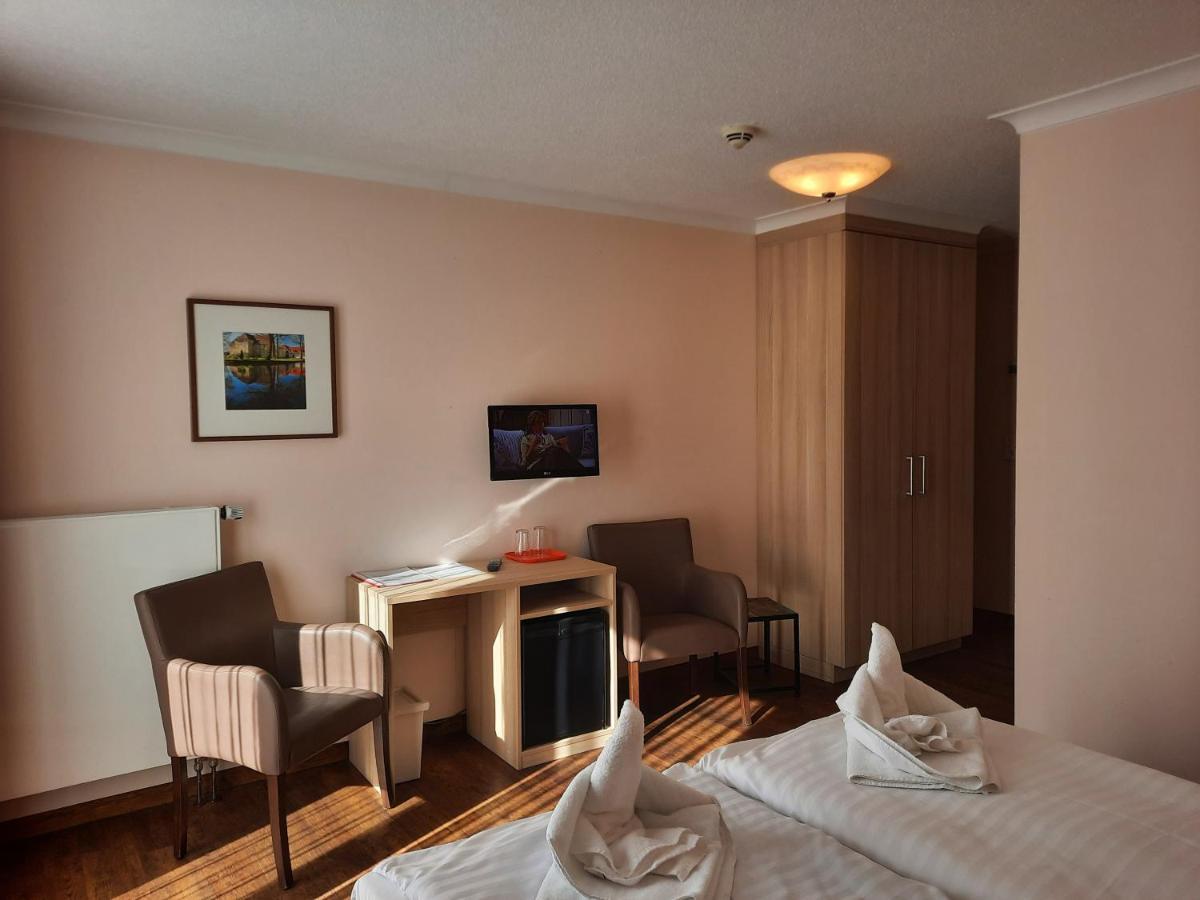 Hotel Karl'S Burg Kölpinsee Екстериор снимка