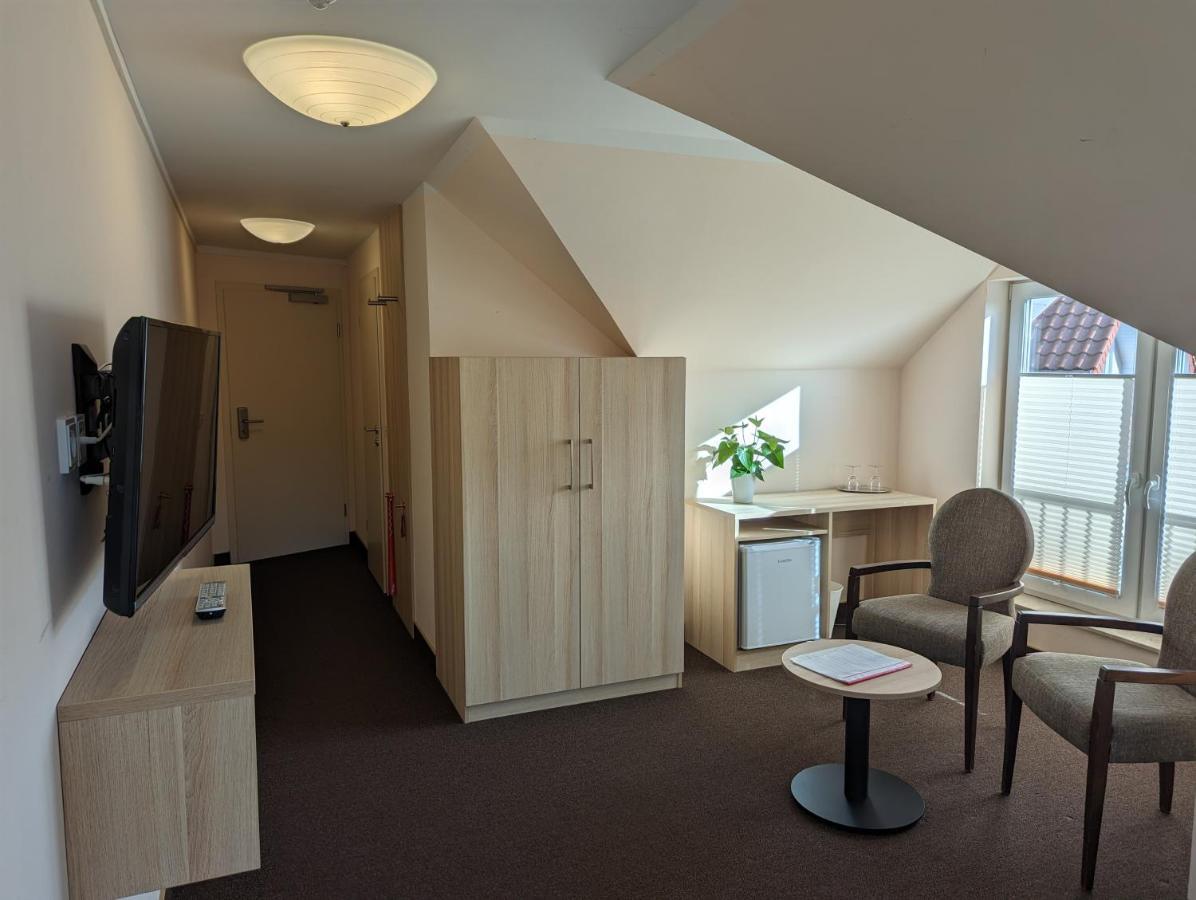 Hotel Karl'S Burg Kölpinsee Екстериор снимка