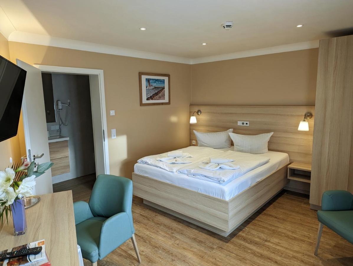Hotel Karl'S Burg Kölpinsee Екстериор снимка
