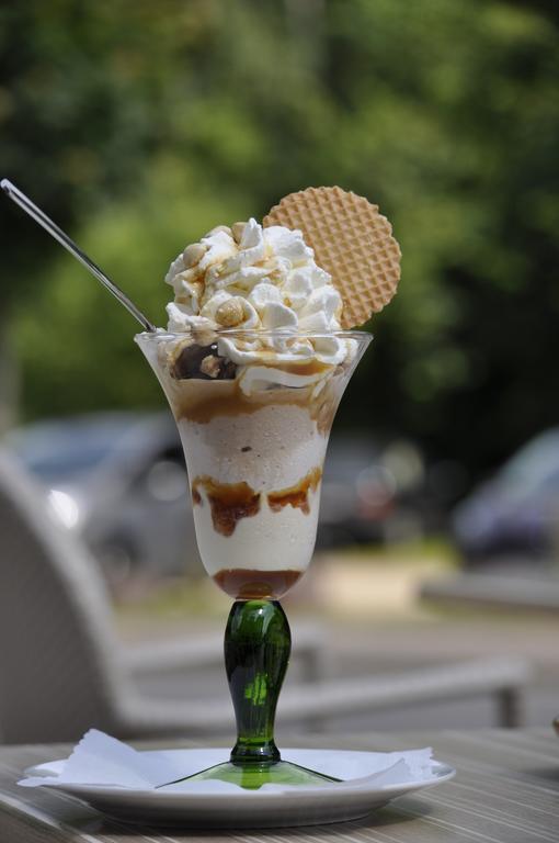 Hotel Karl'S Burg Kölpinsee Екстериор снимка