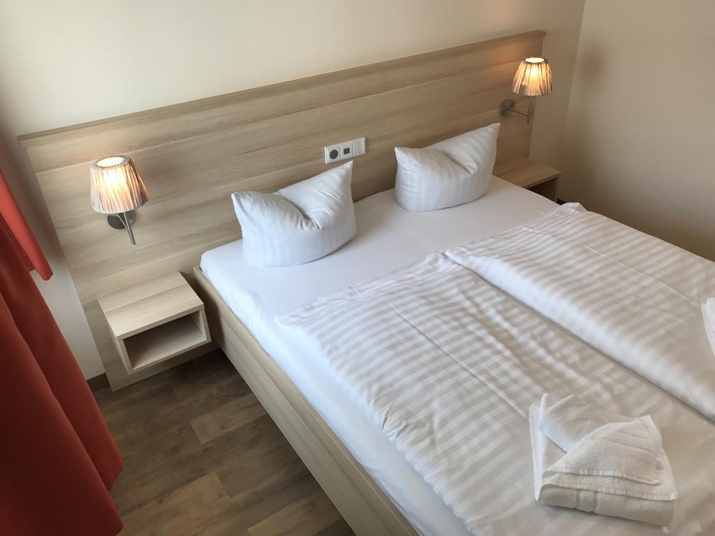 Hotel Karl'S Burg Kölpinsee Екстериор снимка