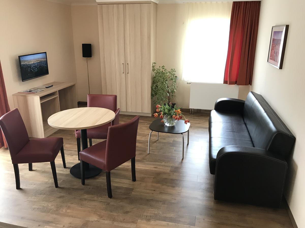 Hotel Karl'S Burg Kölpinsee Екстериор снимка