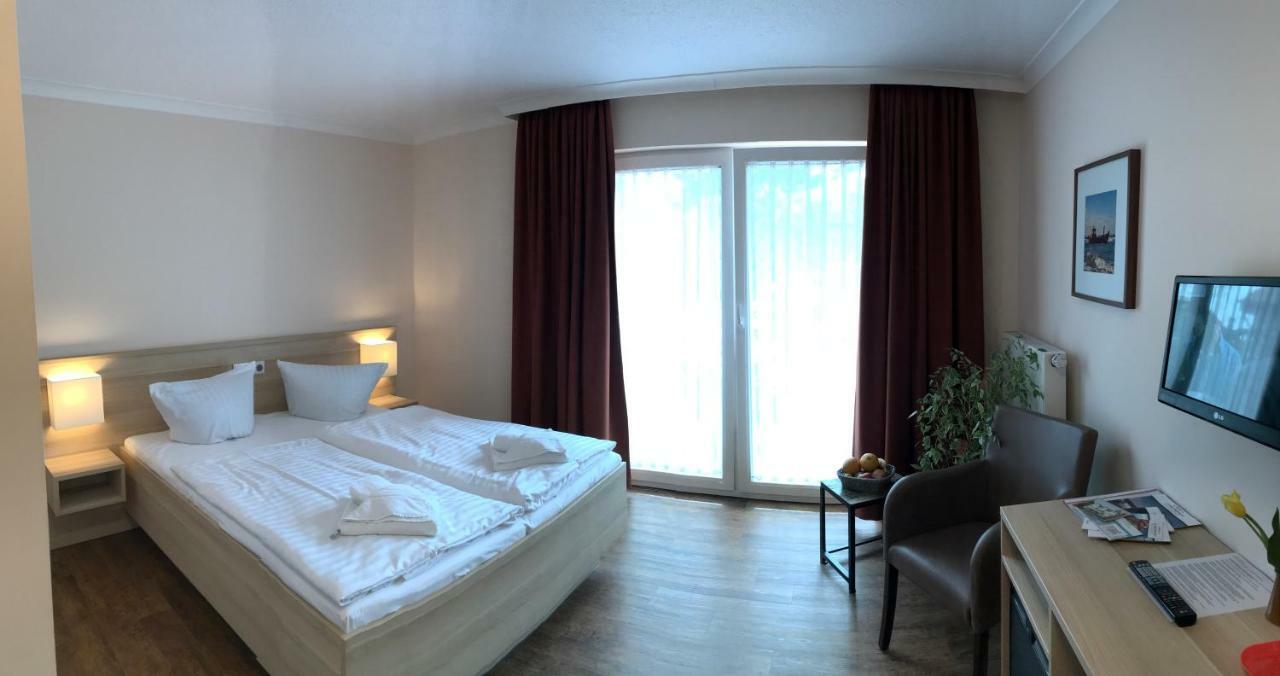 Hotel Karl'S Burg Kölpinsee Екстериор снимка