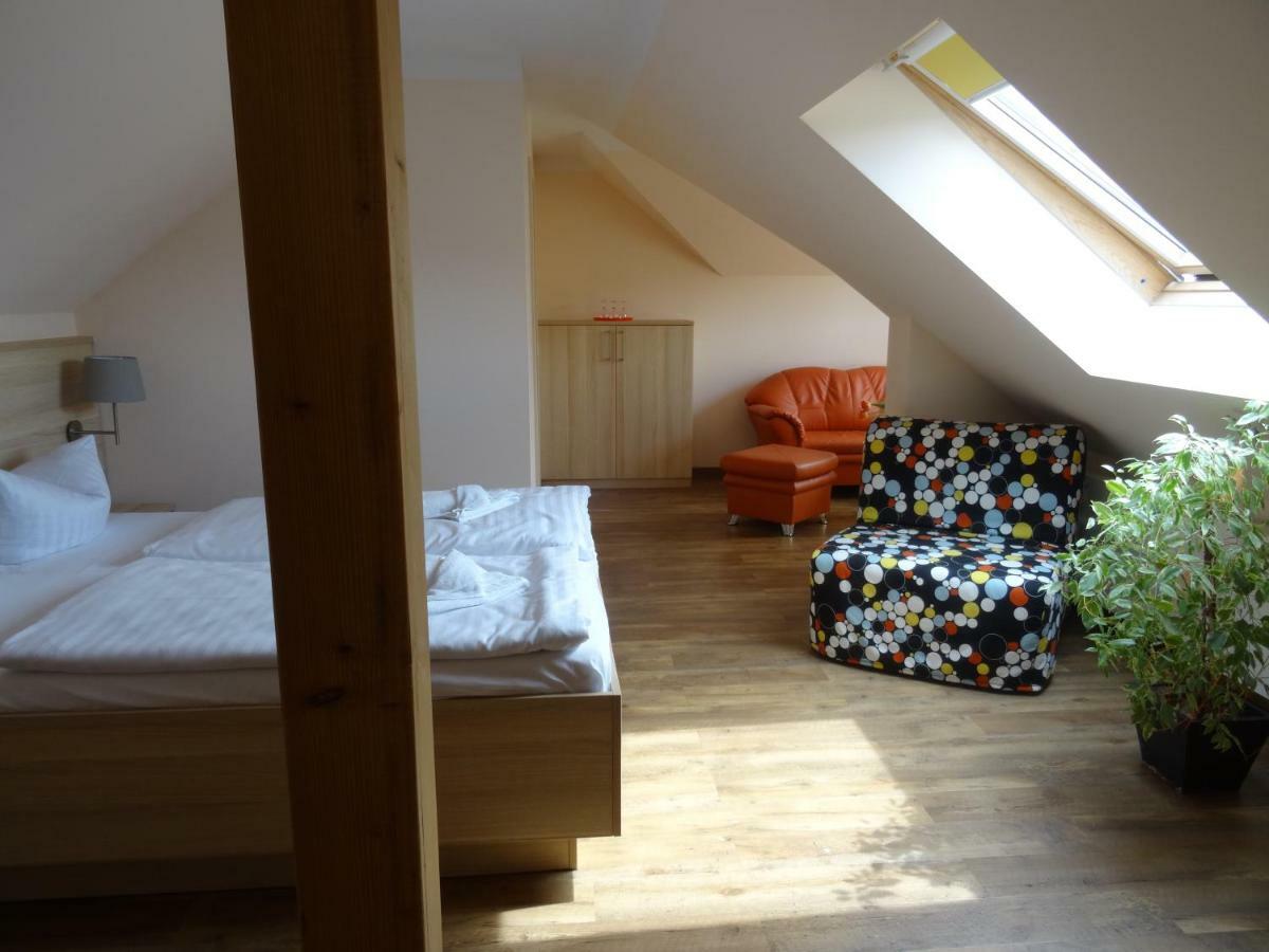 Hotel Karl'S Burg Kölpinsee Екстериор снимка