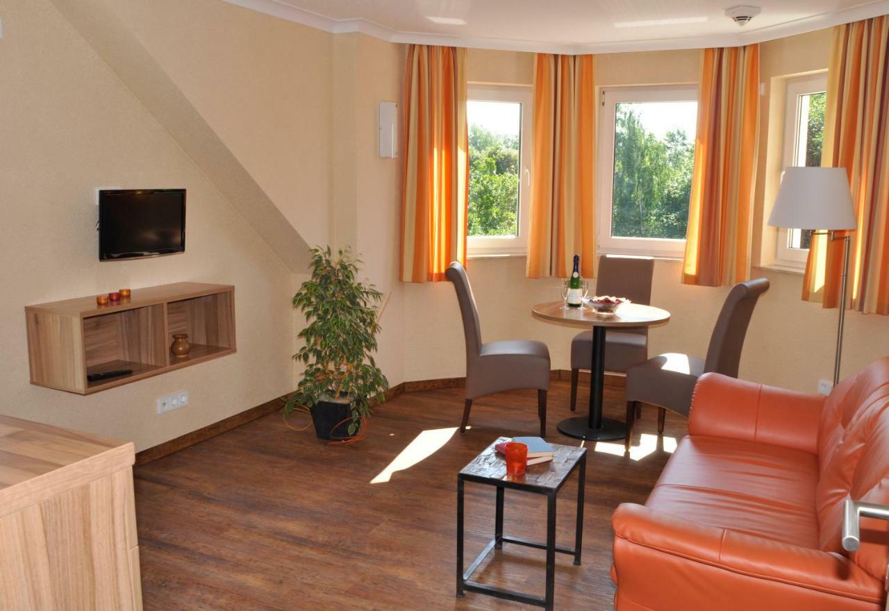 Hotel Karl'S Burg Kölpinsee Екстериор снимка